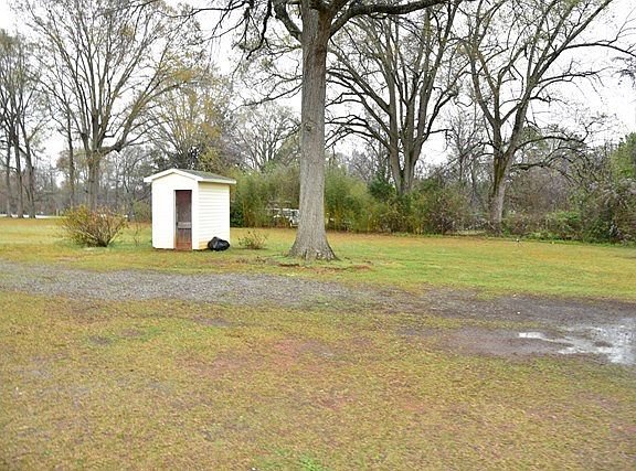 3rd image of 1208 Ninety Six Hwy
