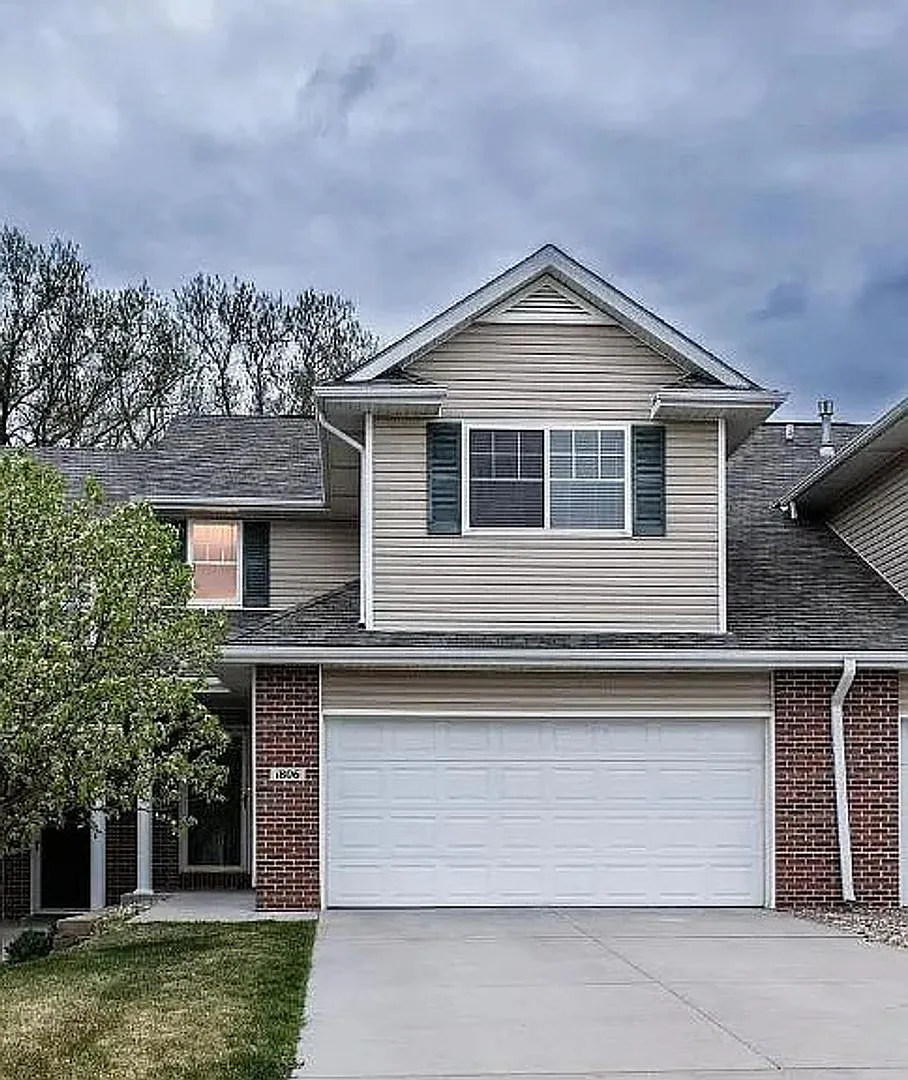 1806 N 177th St 3 Bed/2.5 Bath Townhome in Elkhorn Schools | Attached 2-Car Garage, Walk-In Close... — Photo 1