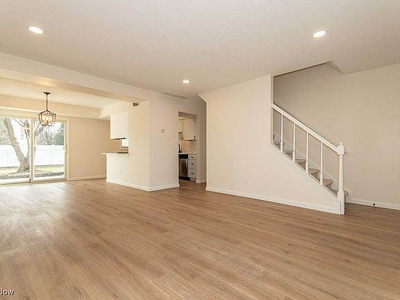 3rd image of 7034 Cobblestone Ln