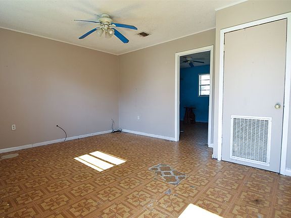 2nd image of 210 Vivian St