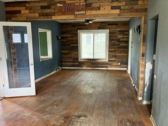 5th image of 414 Main St W