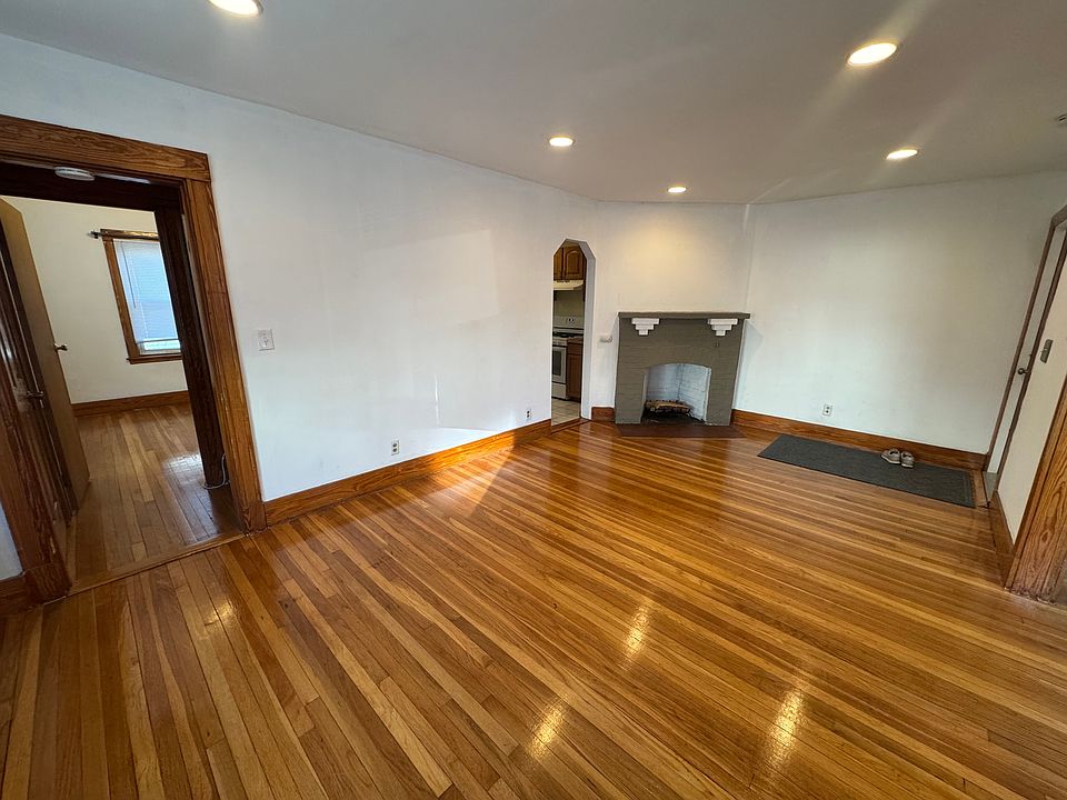 1st image of 25-29 S Crescent Cir #A