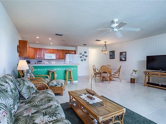 4th image of 19811 Gulf Blvd APT 307