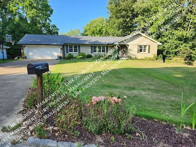 9328 Berkshire Cir — Photo 2