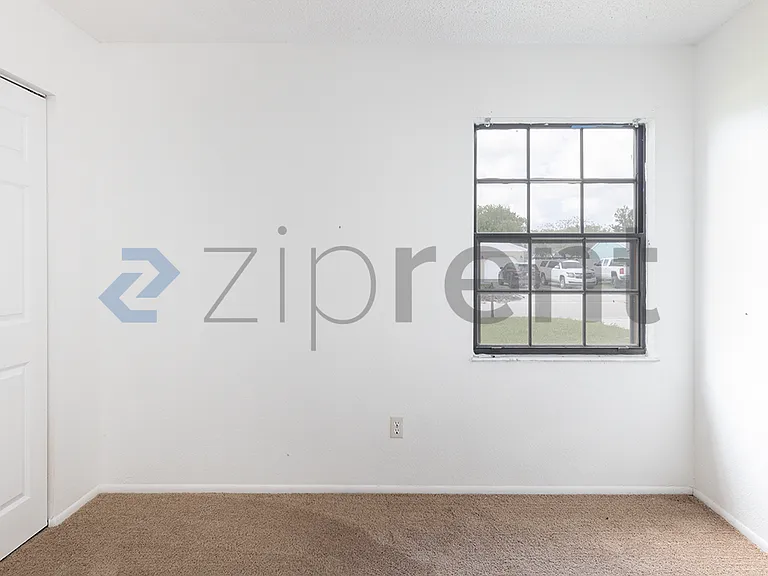 2251 SE Rainier Rd — Photo 10