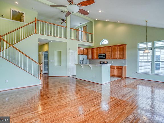 4th image of 611 Southerness Dr