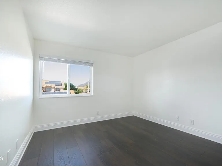 614 Gilbert St — Photo 17