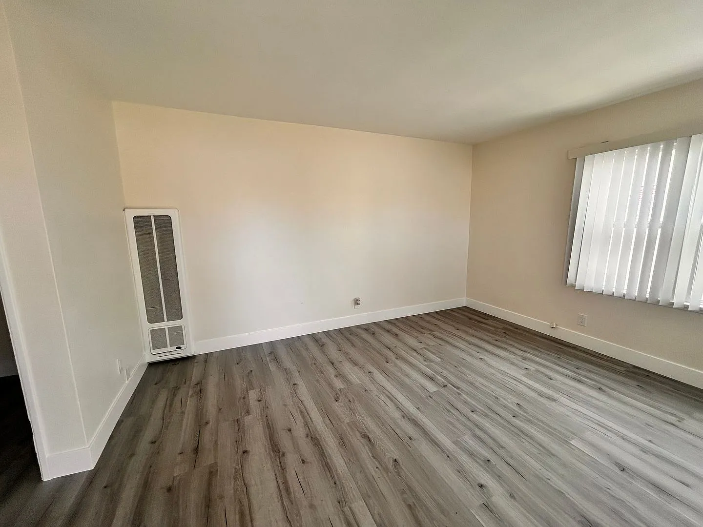 14764 Ryon Ave — Photo 4