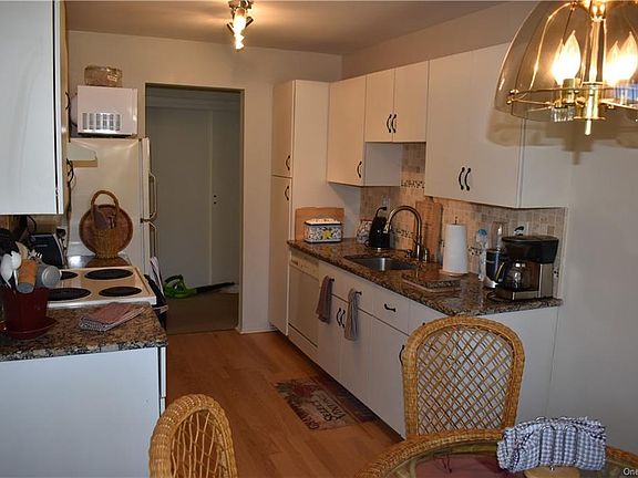 4th image of 300 Sierra Vista Ln