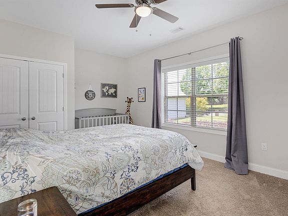 3rd image of 215 Scalybark Rd