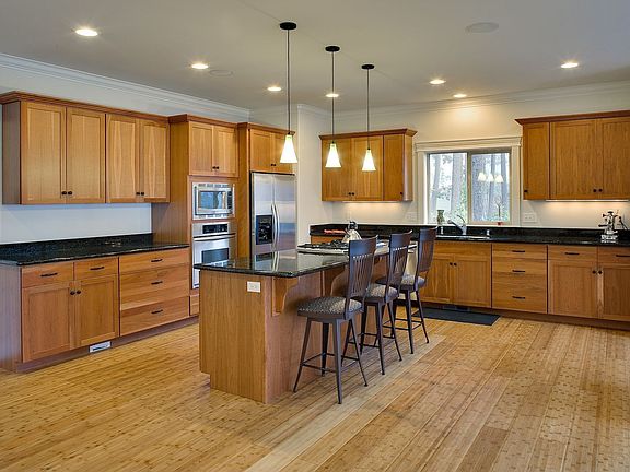 Cherry Cabinets in Island Kitchen