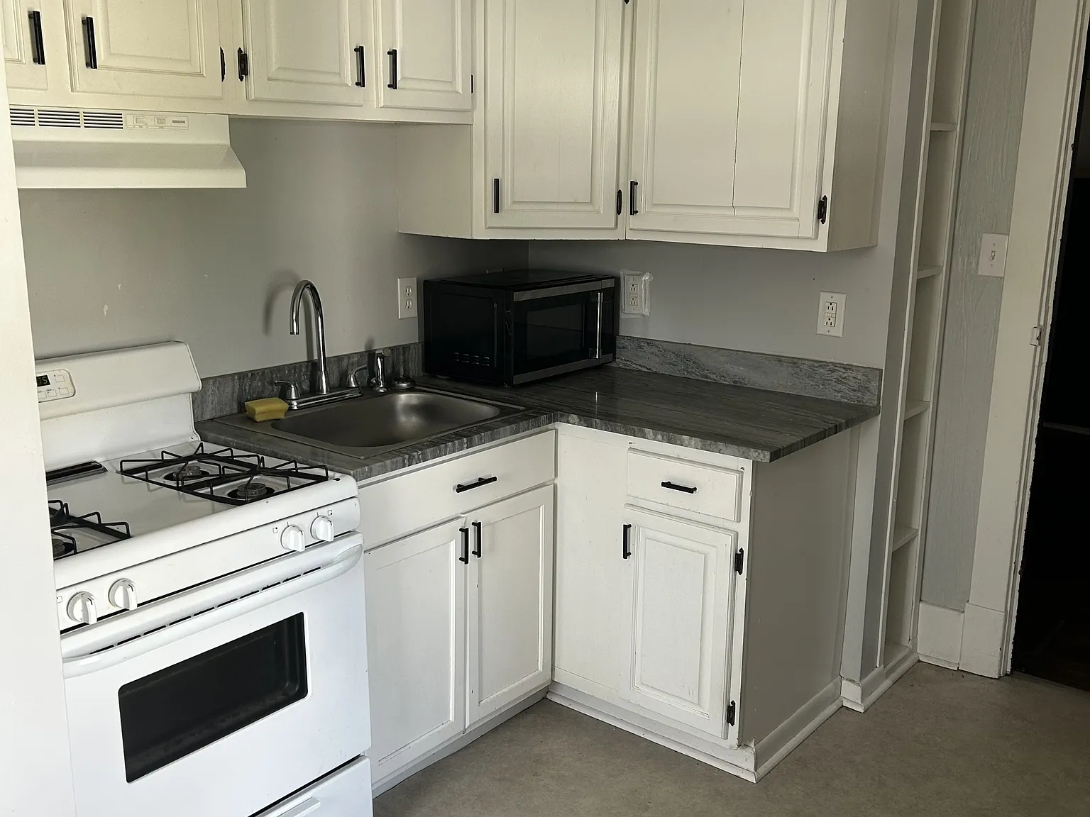 352 Dunkard Ave - B — Photo 2