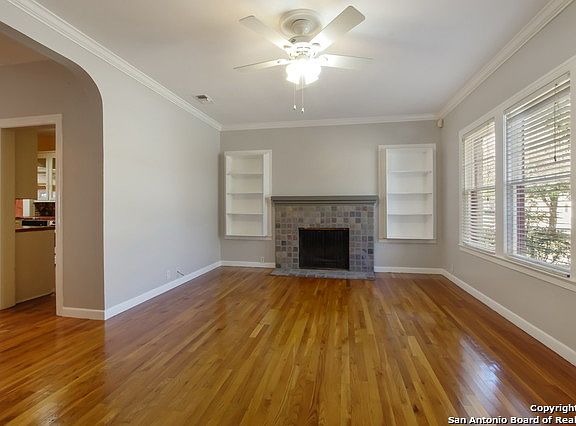 5th image of 210 Lovera Blvd