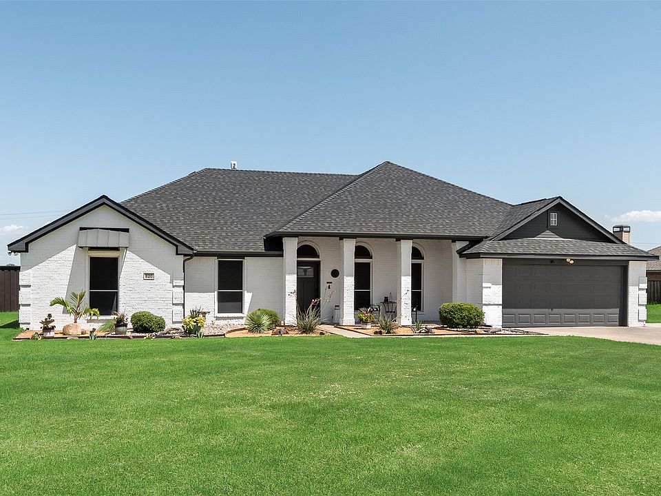 1st image of 820 Overland Dr