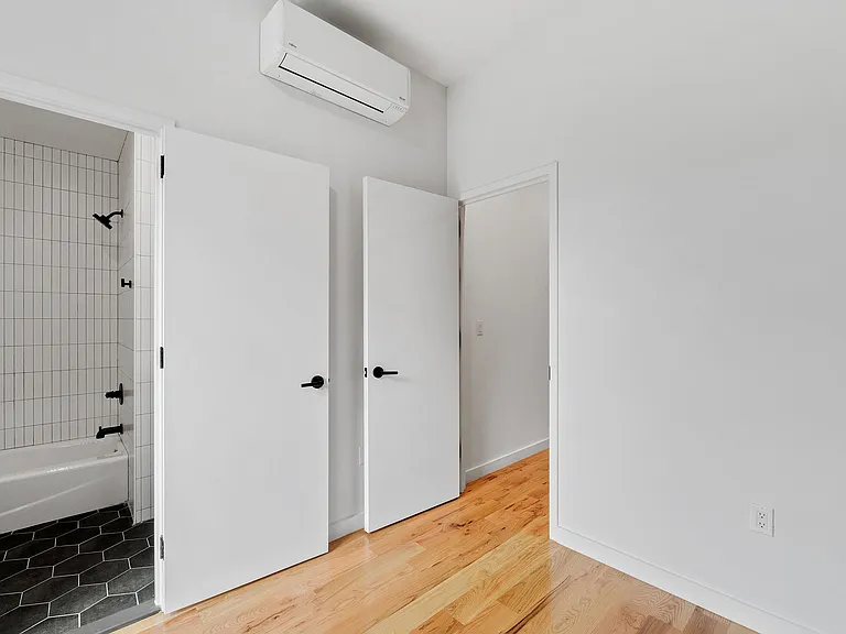 284 Suydam St #3R — Photo 7