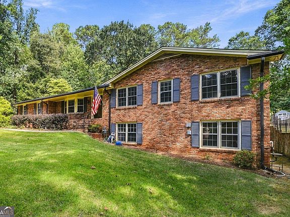 2nd image of 5013 Fox Forest Cir SW