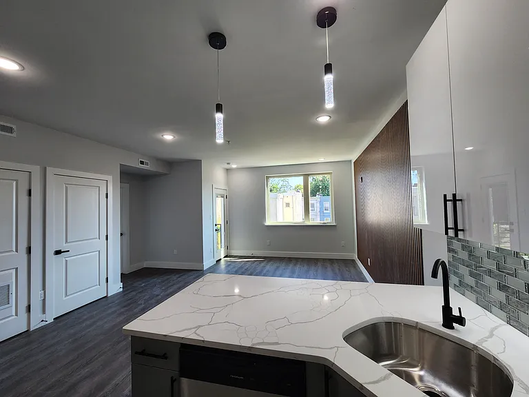 1108 W Dauphin St #6B — Photo 3