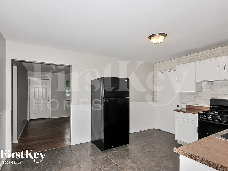 2320 Grants Pkwy — Photo 8