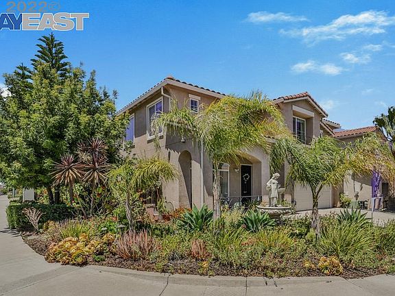 3rd image of 1027 Santa Lucia Dr