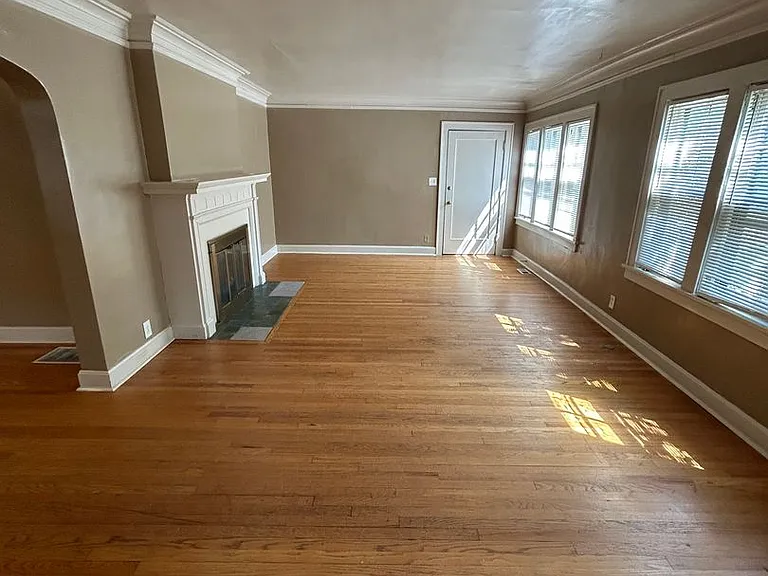 5446 Charlotte St — Photo 6