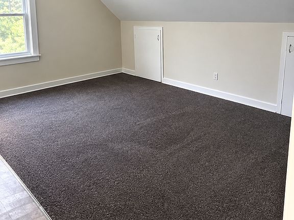 5th image of 18 Wellington Ave