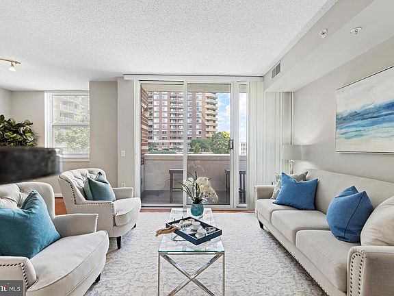 4th image of 880 N Pollard St APT 302