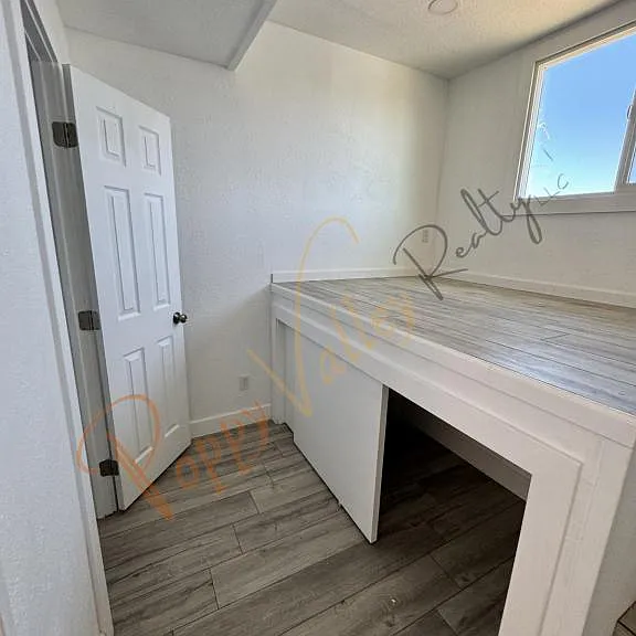 1230 E Suffock Ave — Photo 10