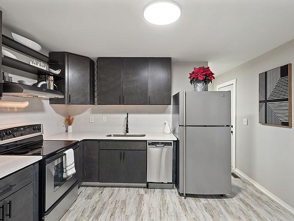 5th image of 3717 Lombardy Pl