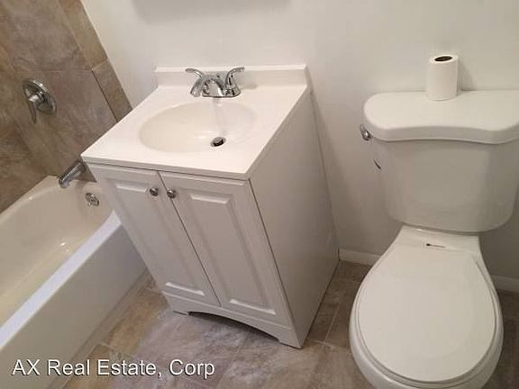 5th image of 125 Linden St APT 1