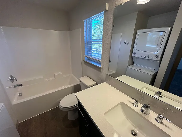 50 NE Cessna Dr #2 — Photo 8