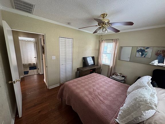 3rd image of 806 S Mills Ave