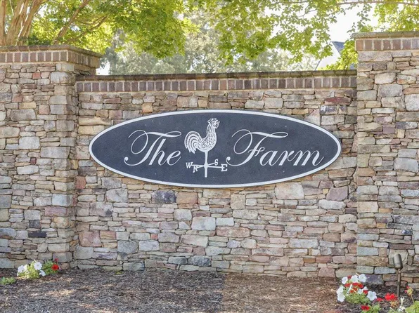 11 Farm Dr, Moneta, VA 24121