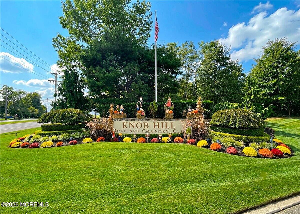 524 St Andrews Place — Knob Hill Golf Course