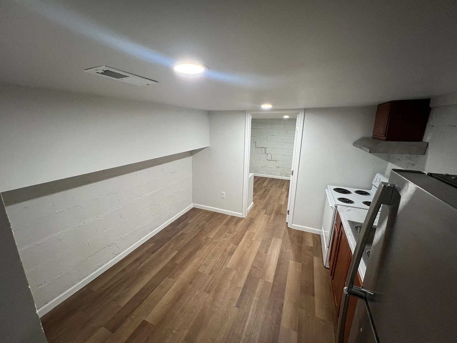 828 W Scott Ave — Photo 3