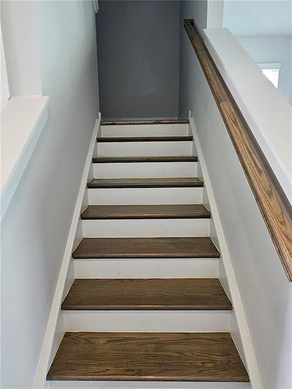 4 bed, 3.0 bath, 2400 sqft, $2,800 — Photo 3