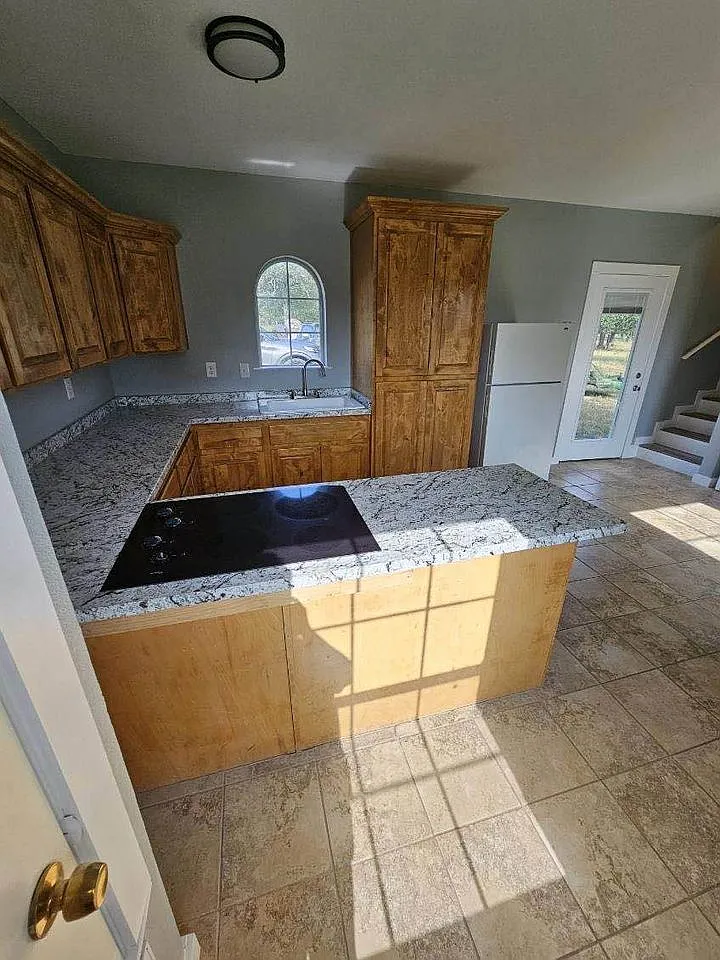 1 bed, $1,000 — Photo 3
