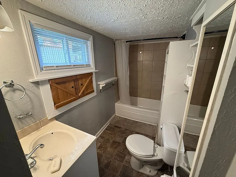 805 Rhodes Ave — Photo 10