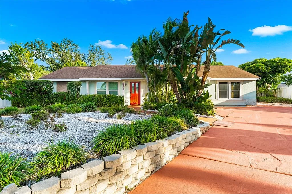 4 bed, 3.0 bath, 2529 sqft, $3,700 — Photo 2