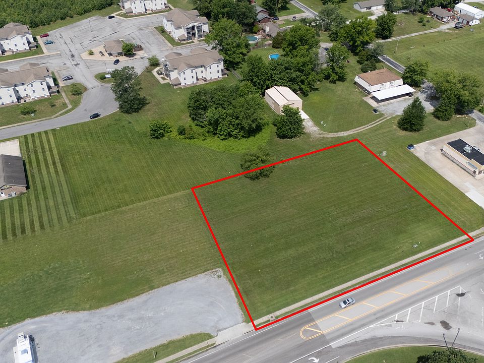 2nd image of 703 S Greenbriar Rd