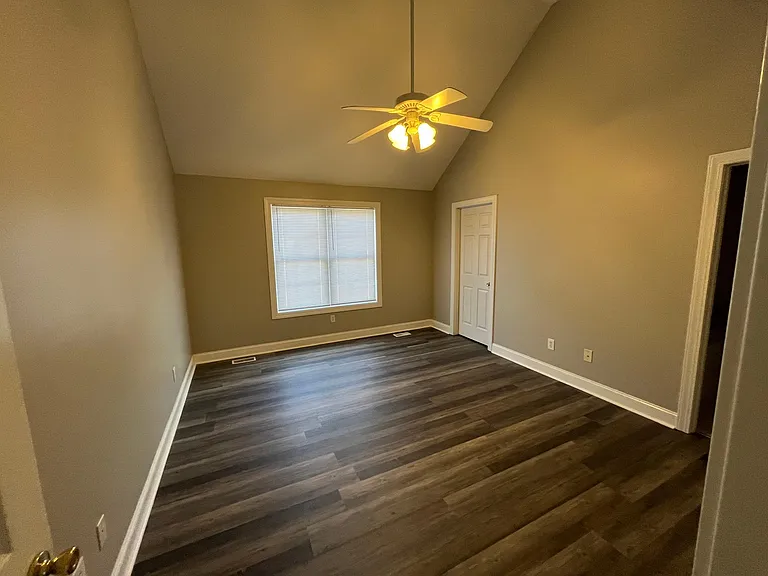 317 Primrose Ln — Photo 10