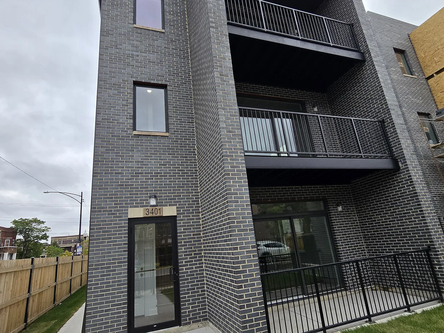 3 bed, 1580 sqft, $2,400 — Photo 2
