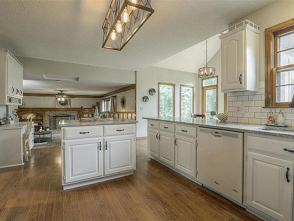 2nd image of 5912 W 157th Pl