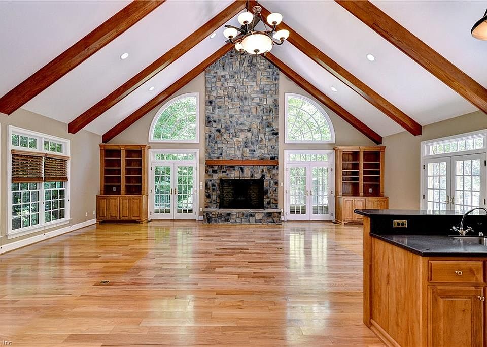 1st image of 7 Bayberry Ln