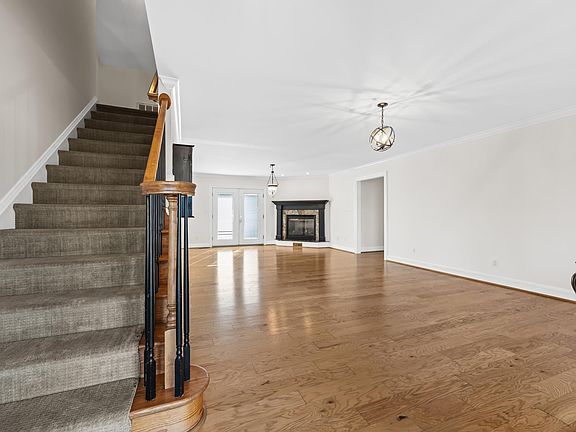 3rd image of 478 Rosewood Dr