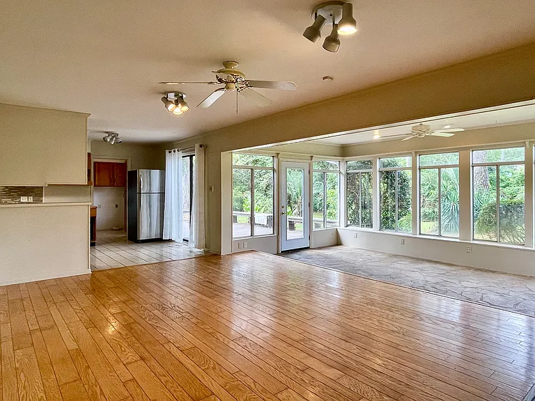 219 Green Lake Dr — Photo 4