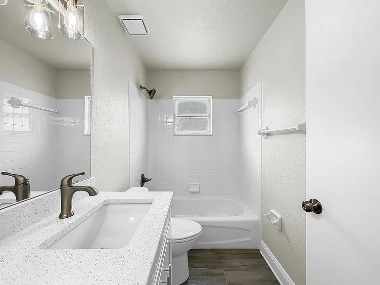 685 Berkley Pointe Dr — Photo 26