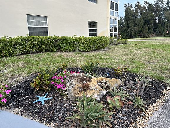 2nd image of 44 Woodland Dr APT 204