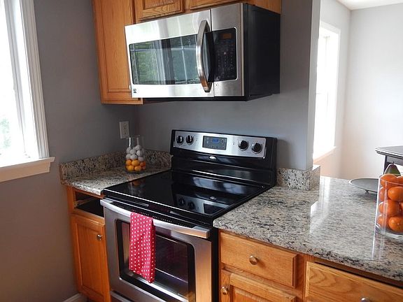4th image of 30 Hobart St Unit 10