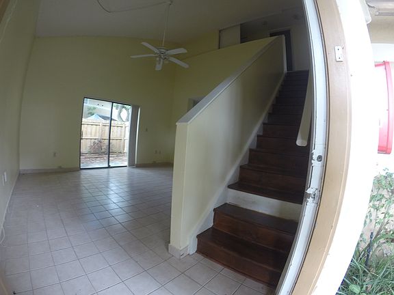 3rd image of 9445 Palm Cir N