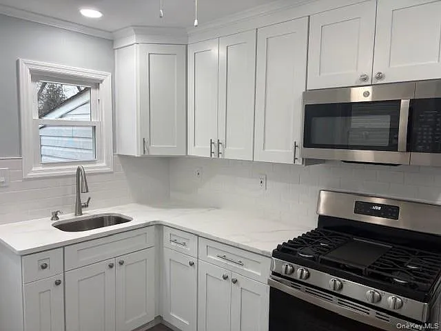 3 bed, 1.0 bath, 850 sqft, $3,700 — Photo 2